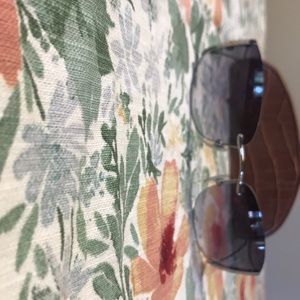 Tommy Bahama Accessories - Tommy Bahama sunglasses with case Tommy Bahama Accessories - Tommy Bahama sunglasses with case